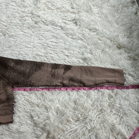 Gymshark Brown Adapt Crop Top - Picture 5 of 9